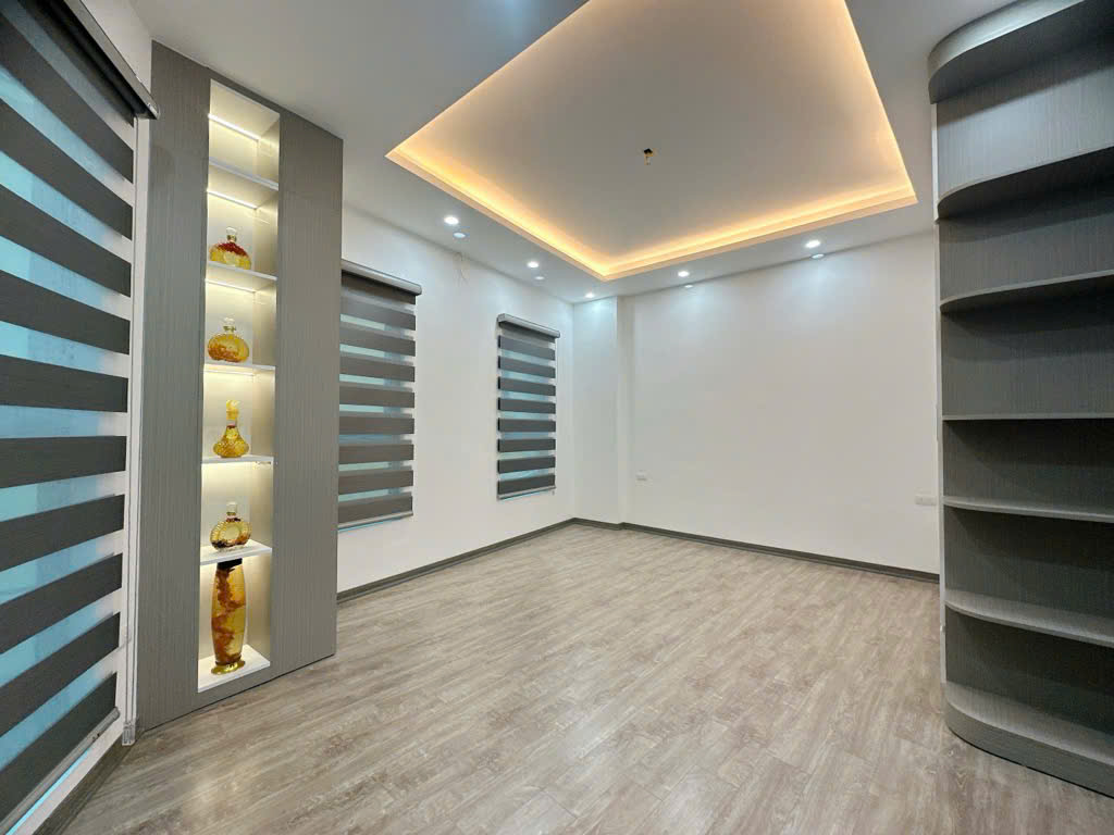 Nhà chuẩn mới, 5 tầng, ở đẹp - kinh doanh tốt, ô tô đỗ cửa